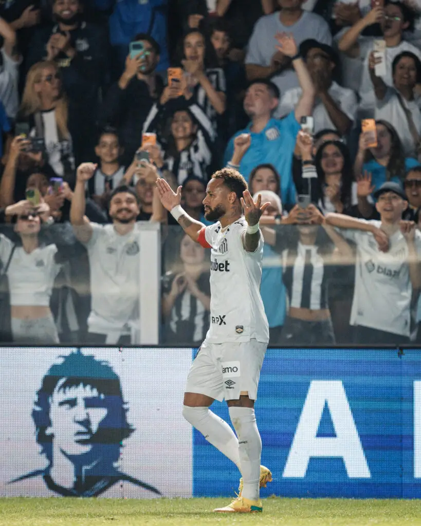 Neymar comemorando gol na Vila Belmiro - Foto: Raul Baretta/ Santos FC.
