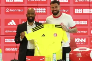Matheus Cunha foi apresentado pelo Internacional - Foto: Reprodu&ccedil;&atilde;o/Internacional