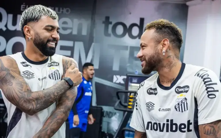 Neymar e Gabigol conversam durante treino de sexta no Santos — Foto: Divulgação/NR Sports