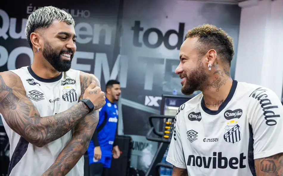 Neymar e Gabigol conversam durante treino de sexta no Santos — Foto: Divulgação/NR Sports