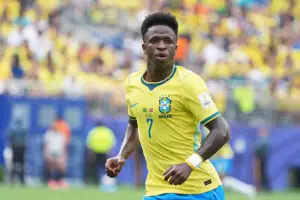 Vini Jr. em jogo da Copa do Mundo 2026 - Foto: Koji Watanabe/Getty Images)