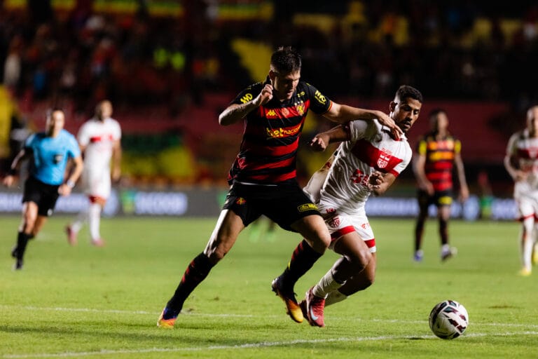 Quem vence o clássico? Veja onde assistir CRB x Sport ao vivo hoje - Foto: Paulo Paiva / Sport Club do Recife.