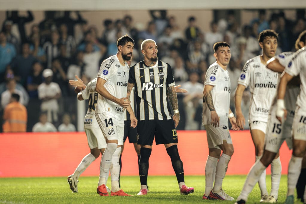 Onde assistir Atlético-MG x Santos ao vivo? Veja transmissão e escalações da Sul-Americana 1 Atlético e Santos se enfrentam na Sul-Americana - Foto: Pedro Souza / Atlético